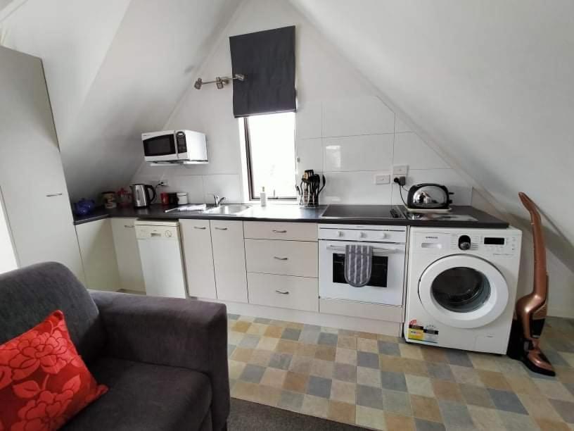 Studio On Golders - Two Minutes To The Lake And Quick Drive To Town! Appartamento Lago Lago Taupo Esterno foto