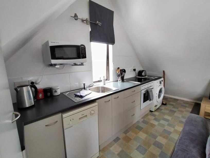 Studio On Golders - Two Minutes To The Lake And Quick Drive To Town! Appartamento Lago Lago Taupo Esterno foto